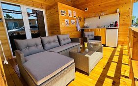CozyHut Бунгало под Наем